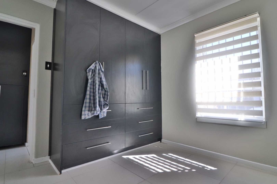 2 Bedroom Property for Sale in Maitland Western Cape